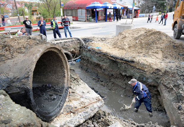Канализација се излила у водовод у Калуђерици